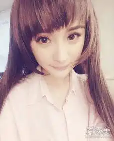 杨幂插队赶飞机摘墨镜解释获赞有礼貌