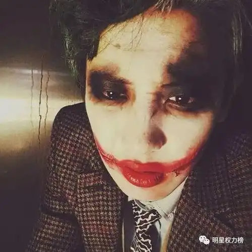 baby变幽灵,jasper扮小恐龙,可朴灿烈为了万圣节cos居然要倾家荡产了