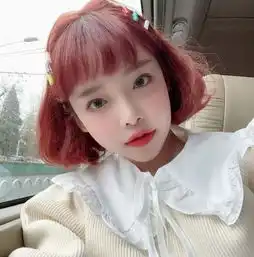 可爱短卷发