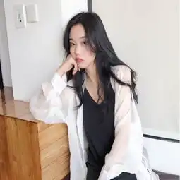 防晒暗纹ins衬衫女港风新款chic心机漏锁骨百搭上衣