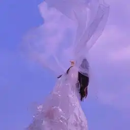 头像愿你早日学会逢场作戏