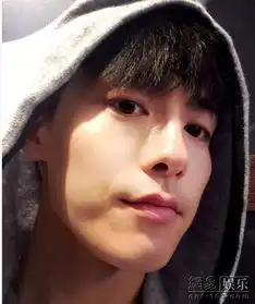 马天宇晒自拍靠脸撩妹粉丝好帅憋说话吻我