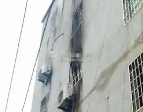 2男童被反锁家中玩火殒命被抬出时双手紧握