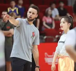 组图杨超越和球星库里破次元同台两人摆剪刀手合照互动超有爱