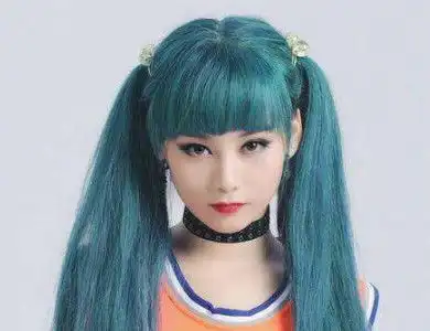 本以为kiko浓妆就已经够美了,当看到她生活照,网友不淡定了