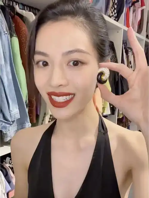 宝藏女孩钟楚曦,究竟你还有多少中古耳环是我不知道的