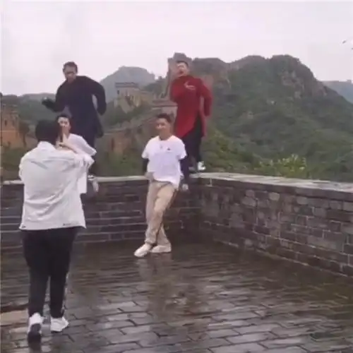 印小天未经允许在长城城墙上跳舞引发争议发声道歉请大家不要模仿