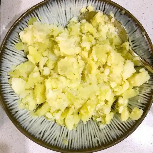 超简单零失败,就差没把盘底舔光的培根烤土豆泥卷做法