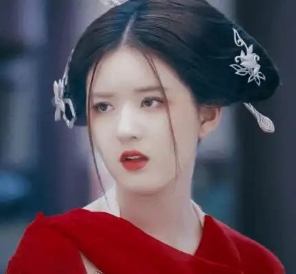 女星穿红色古装,彭小苒灵动,热巴美人,赵丽颖让人惊艳赵露思