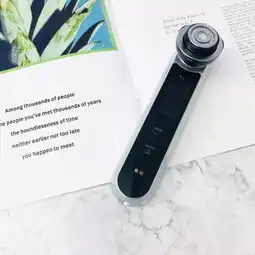戚薇公然和小9岁男星换情侣头像秀恩爱,可松垮的脸暴露真实年龄