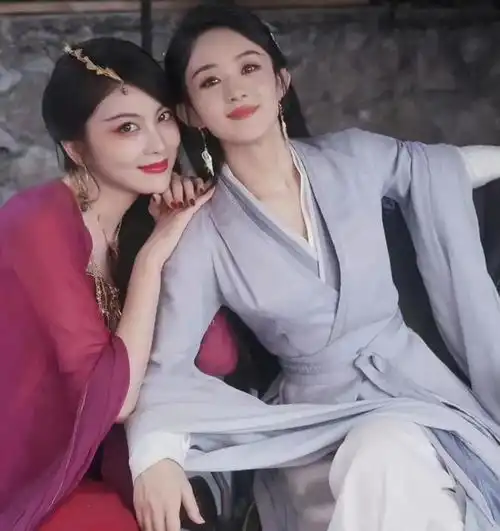 与凤行正式收官,金娘子发多张赵丽颖合照,友情让人动容