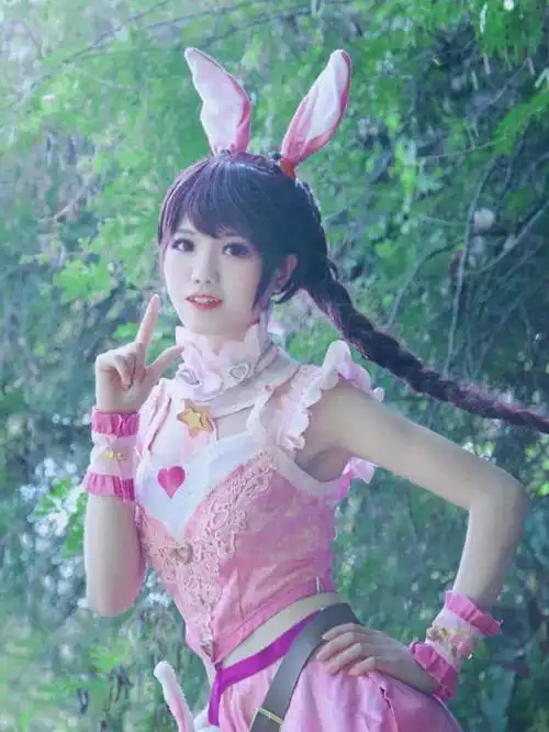 她16岁cos小舞造型,安全裤比裙子多出5cm,贼显腿长