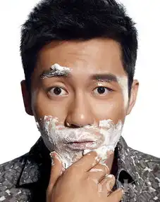 萌宠配雅痞李晨尽显率性本色
