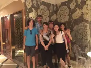 穿冲锋衣去高档写字楼上班的短租女房东目标远大过管十套房