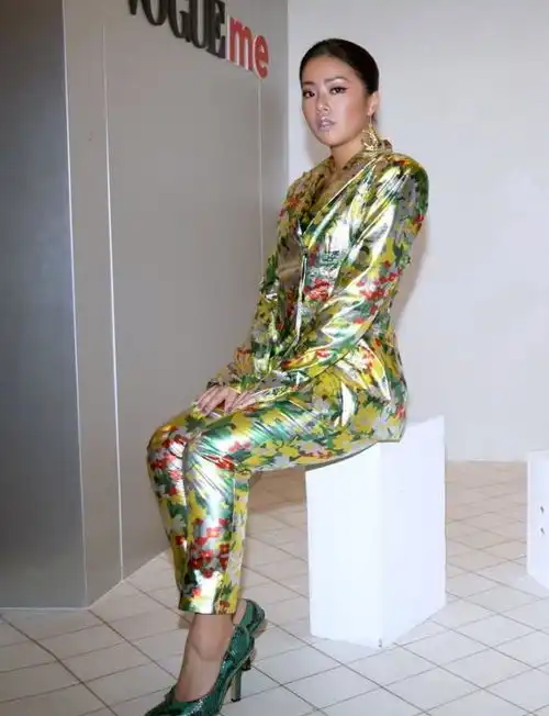 霸气欧美风格slay全场,王菊锡纸西服一秒吸睛,超酷
