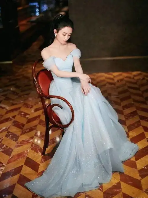 赵丽颖实力证明娇小女生照样可以穿长裙,三点秘诀,穿出仙气优雅