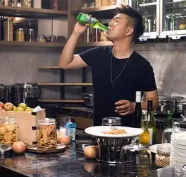 杜海涛晒照狂炫腹隐形富豪身价过亿买私家飞机
