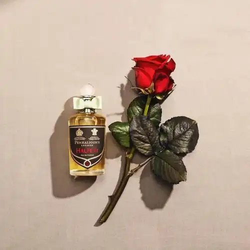 王嘉尔身上是什么味儿我帮你们闻过了,香