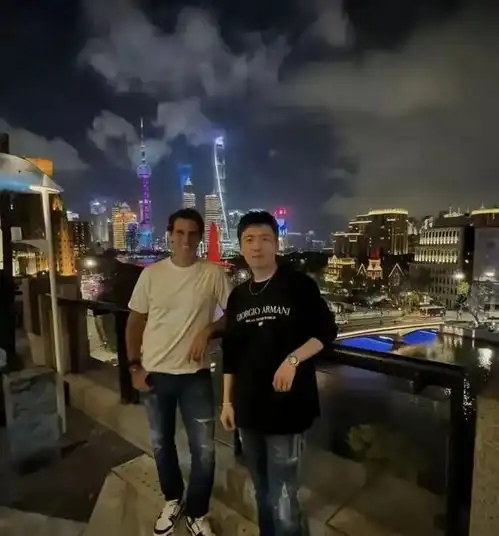 苏宁少爷张康阳国庆节上海和国米兄弟聚会,负债不是主席风光不再