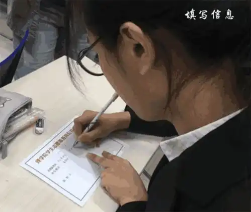 女孩为考心仪大学复读一年,却被好友修改志愿再落榜是为她好