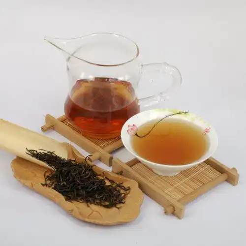 家里的金骏眉红茶,我冲泡的时候,就是一直把茶叶放在里面的,不取出来,那么能保证加几次水茶叶仍有味道