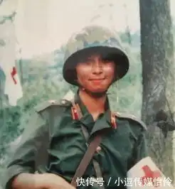 文艺兵出身,曾五登春晚,老公早逝含泪退圈,如今再婚女儿已11岁