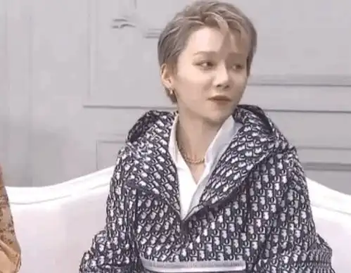 为何女星不愿和刘雨昕同台当她和baby坐一起,才知什么叫冷白皮