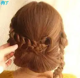 最简单的盘头方法夏天简单的盘头方法