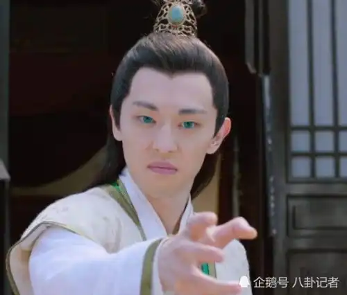 封神为何天尊如此谦让狐妖看过他的背景后,网友这是高手