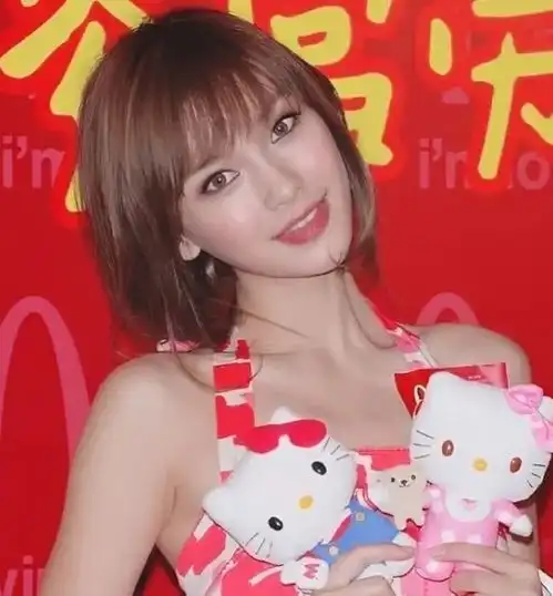 有一种整容叫杨颖的19岁,肤白貌美,就是这个眼睛有点怪