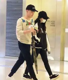 邱淑贞不准女儿早恋,17岁沈月露长腿约会帅哥,带两个妹妹作掩护