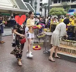 路人泰国偶遇杨紫,真人镜头一脸肥嘟嘟,杨紫承认胖了