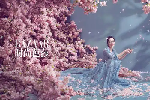 杨幂曝古风封面大片清新灵动获赞唯美惊艳