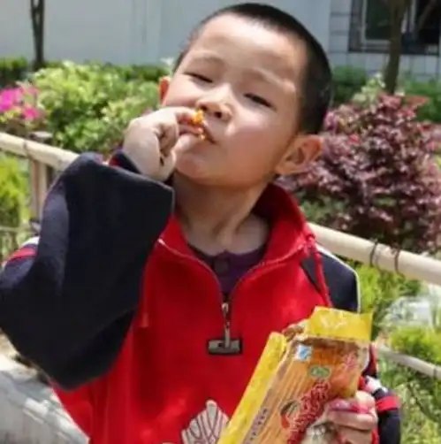 这4种零食比抽烟还难戒,辣条不算啥,第4总能让你欲罢不能