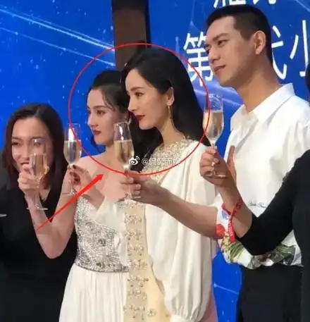 宋祖儿杨幂同框,鼻子真的是颜值之光,终于知道为啥整容先整鼻了
