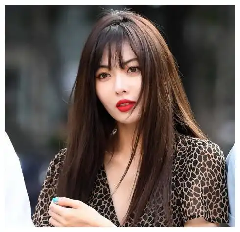尽管泫雅自拍,但粉丝们还是被她的精修图吓坏了