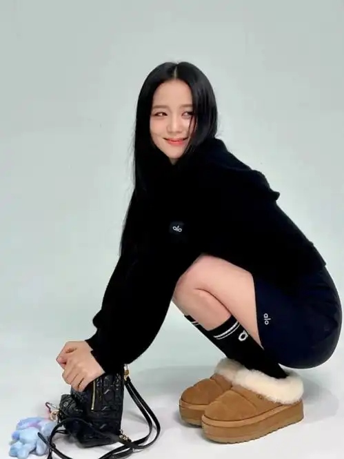 jisoo新专辑妆造是甜丧女孩的统治区