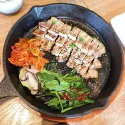 听说过创意韩式料理凯德晶萃店的铁锅炭烤黑猪肉好不好吃用户评价口味怎么样上海美食铁锅炭烤黑猪肉实拍图片大众点评