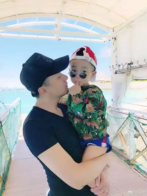 朱桢发博晒孩子引来谦友催生团评论,他的回复疑似薛之谦有喜了