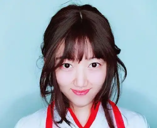 美男选拔偶遇女装大佬,素颜活泼可爱,不看性别分不出来