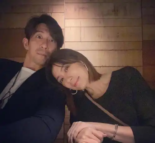 贾静雯生日大赞女儿懂事丈夫体贴,47岁成人生大赢家