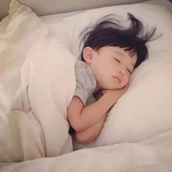 双节假期结束,孩子又哭又闹,疑似出现二次入园焦虑应该怎么办