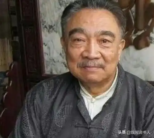 73岁国家一级演员,被曹操害惨7年无戏可拍,助理是他老婆