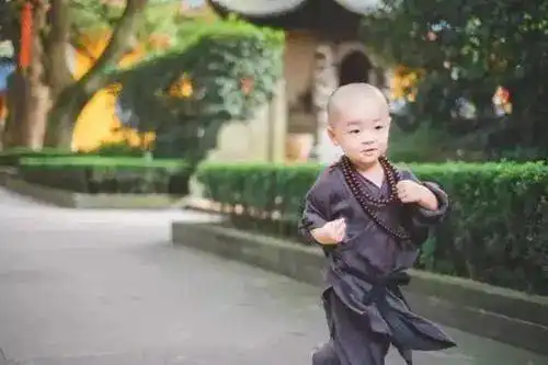 莫以为披上道袍着上僧装便是修行人模样