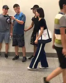 郑爽男友被质疑吃软饭,他这回应硬气吗