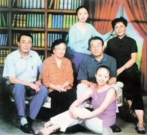 宋丹丹60岁生日宣布退休3段婚姻4个男人10年春晚,这次她终于和自己和解了
