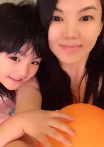 李湘母女泳池戏水王诗龄变身大长腿5