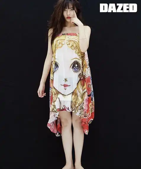 小野马金泫雅才是热裤第一人,粉装亮片裤各种现身,骨头都美酥了