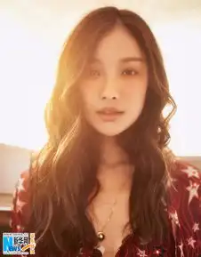 倪妮印花长裙展异域风情色彩浓烈眼神魅惑7779075搜狐时尚频道图片库大视野搜狐
