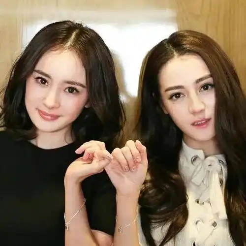 迪丽热巴圈内人缘惨淡生日仅好友杨幂送祝福,合作艺人集体沉默